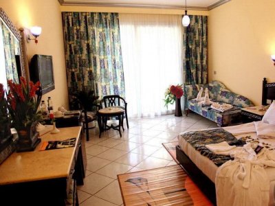 Фото отеля King Tut Aqua Park Beach Resort 4*