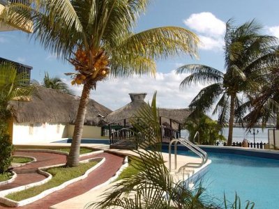 Фото отеля Beach House Imperial Laguna 2*