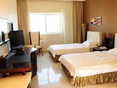 Фото отеля Crystal Plaza Hotel 2*