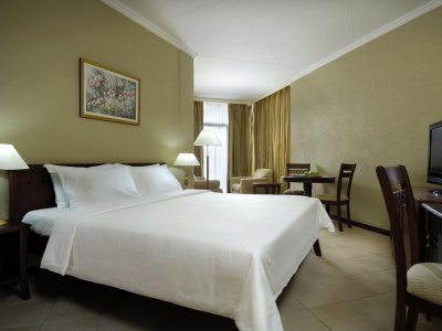 Фото отеля Berjaya Beau Vallon Bay Beach 4*
