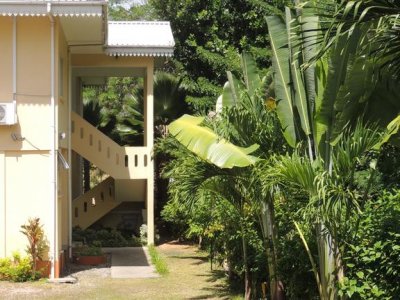 Фото отеля Reef Holidays Apartments 2*