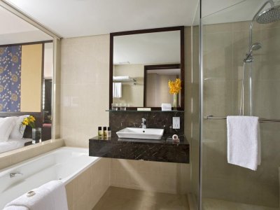 Фото отеля Royal Plaza on Scotts 5*