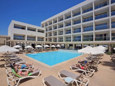 Фото отеля Nelia Gardens 4*